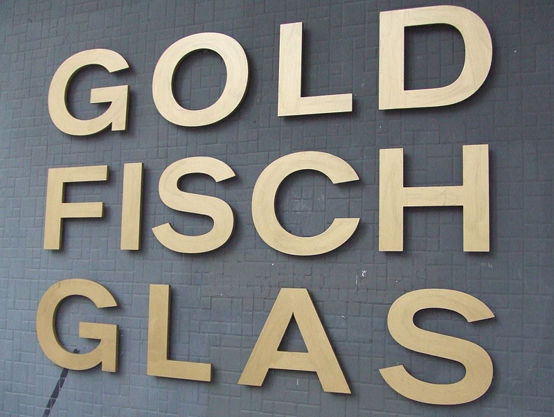 „Gold Fisch Glas“ – Gefunden im Schanzenviertel, Hamburg