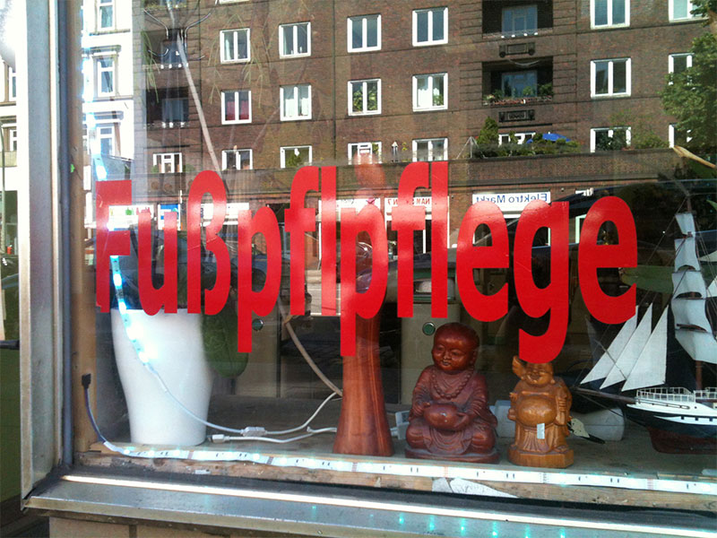 „F wie … Februar“ – Wieviel F sind in diesem Bild? – Gefunden in der Wandsbeker Chaussee