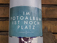 … Fotoalben angucken … (gefunden in Hamburg)